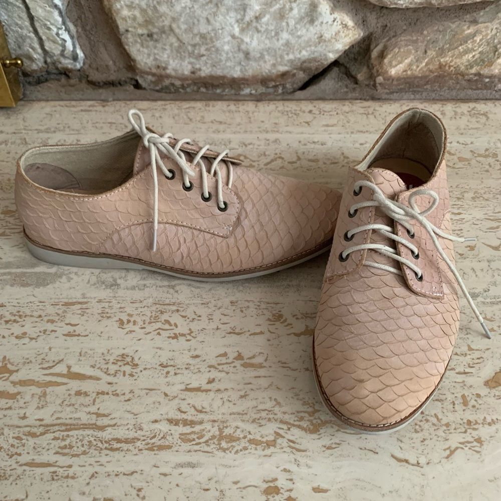 Women’s Rollie derby geo snow pink snake embossed
